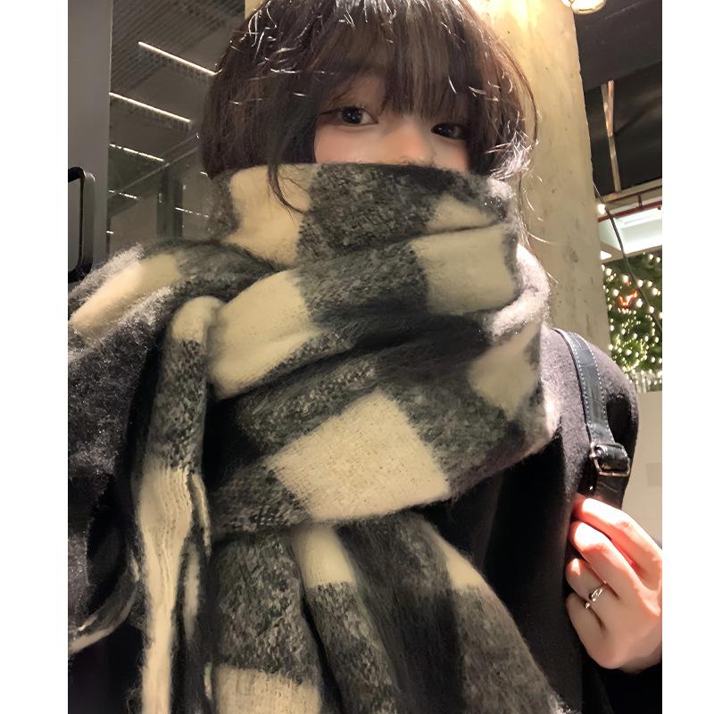 Black and white plaid knitted scarf women's autumn and winter new Korean atmosphere thickened warm versatile scarf