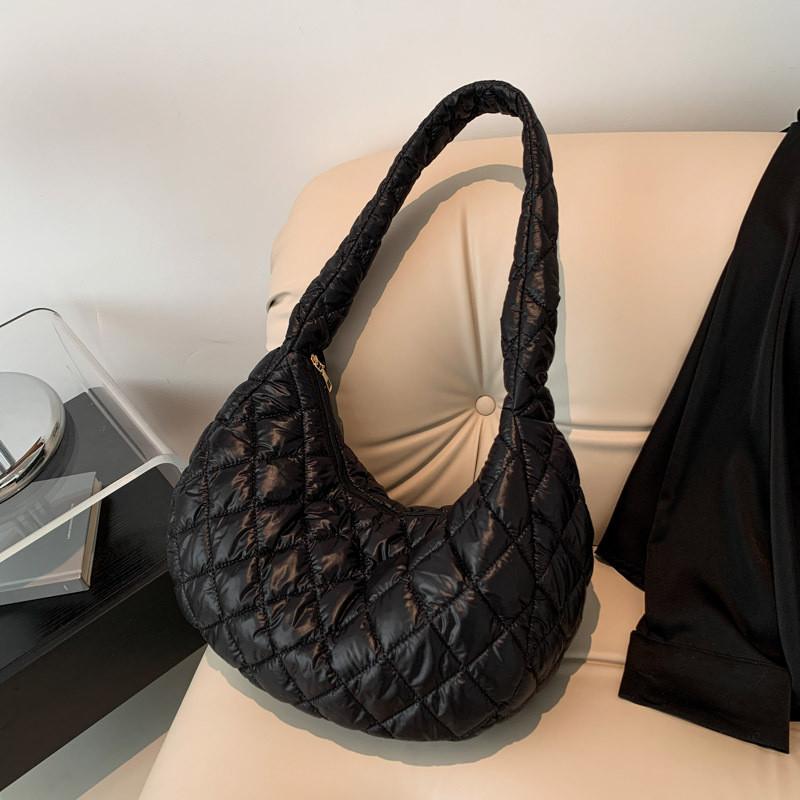 Versatile And Chic Korean Style Tote Bag With Ample Room Perfect For Street Style Enthusiasts