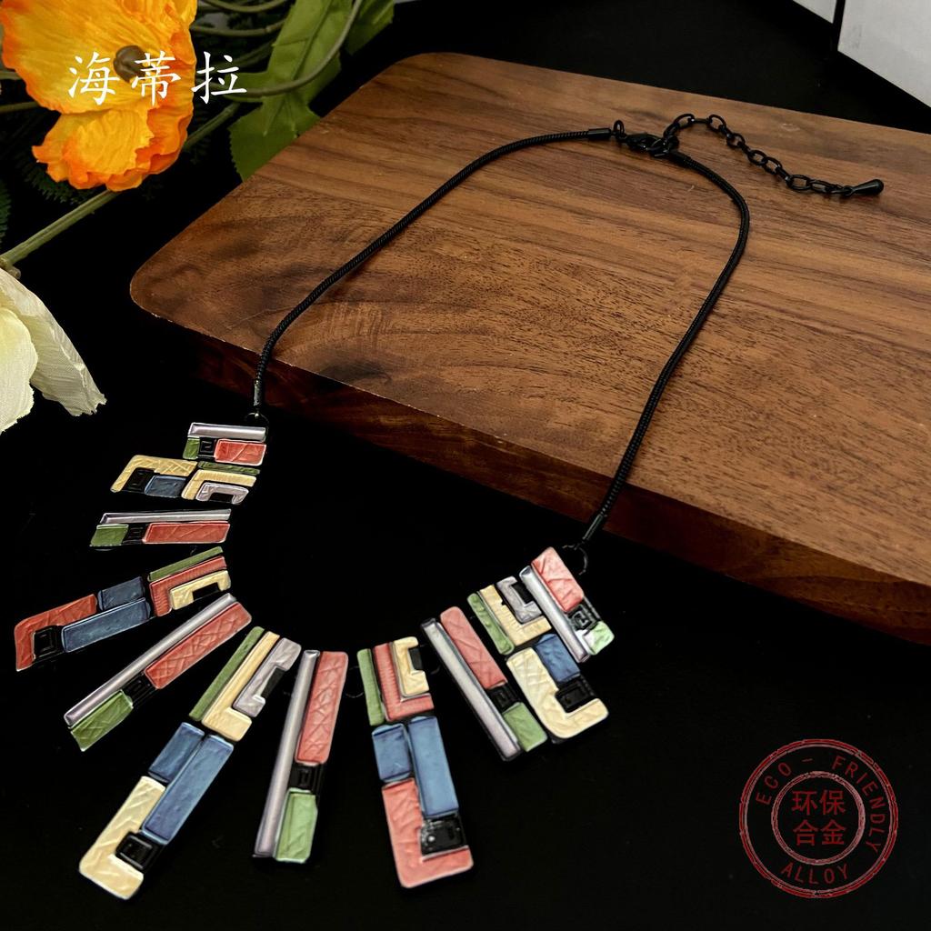 New Colored Irregular Totem Necklace, Bohemian Personality Totem Ladies Banquet Necklace