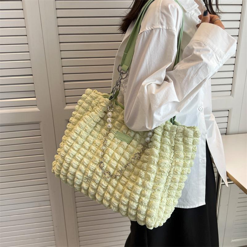 Large Capacity Bag Women's Spring and Summer New Commuter Shoulder Bag Popular Fashion Bubble Pleated Tote Bag