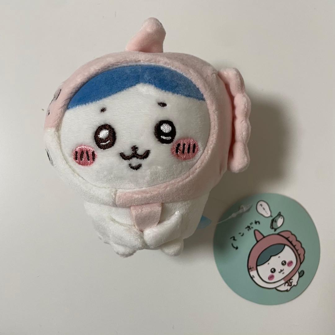 Chikawa Aquarium Manta Ray Holding Mascot Hachiware