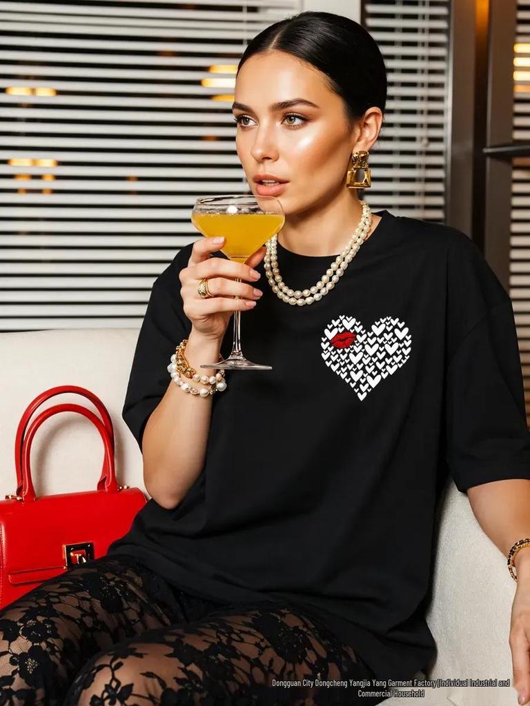 Women's Stylish Heart Print Cotton Short Sleeve Top - Trendy & Versatile Summer Arrival