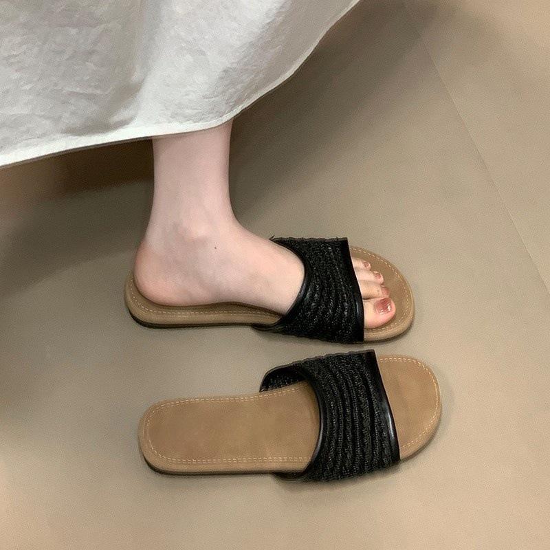 New casual versatile flat-bottomed cool slippers, wearing beach wind hollow-woven niche slippers