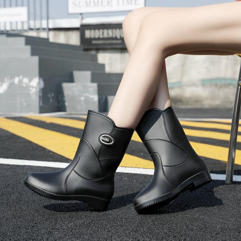 Water shoes medium tube women's outer wear adult rain shoes rain boots warm rubber shoes kitchen non-slip waterproof shoes women's fashion
