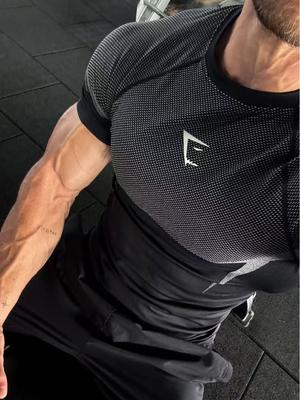 Shark Onyx Seamless Slimming Fitness Tee 5.0