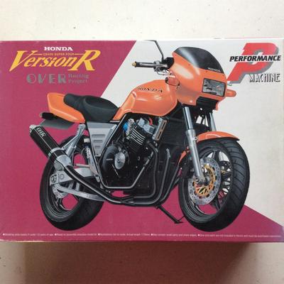 Aoshima Bunka Kyozaisha Performance Machine No8 Modified 1/12 CB400SF-R