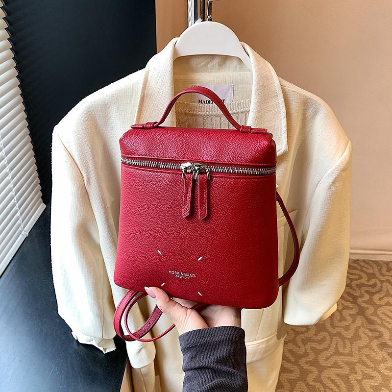 

Рюкзак женский модный универсальный нишевый повседневный новый высококлассный легкий дорожный рюкзак красный