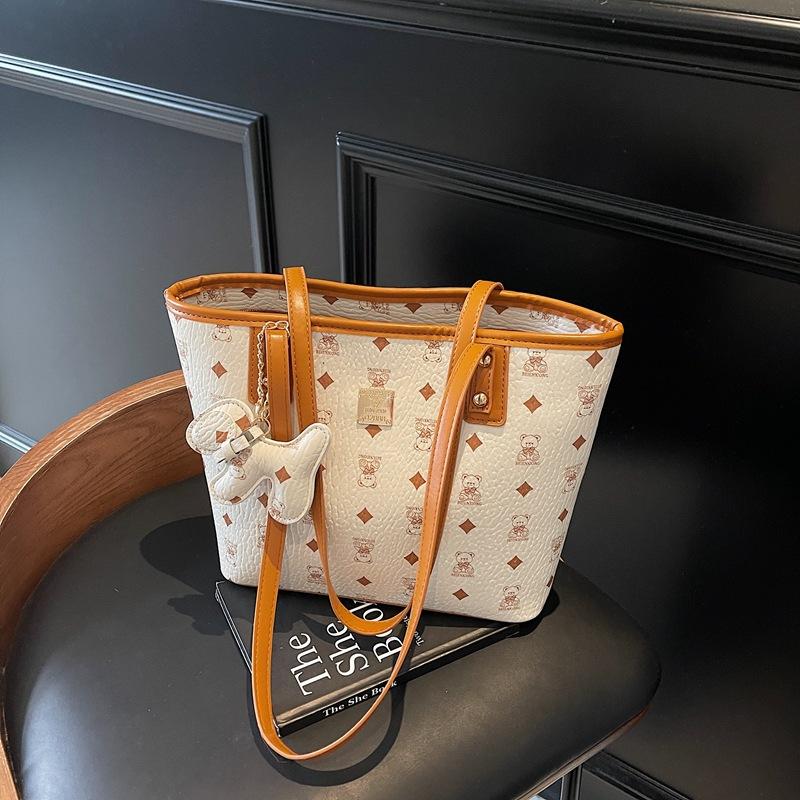 Tote bag women's large capacity 2025 new summer versatile shoulder bag casual fashion college student class commuter bag