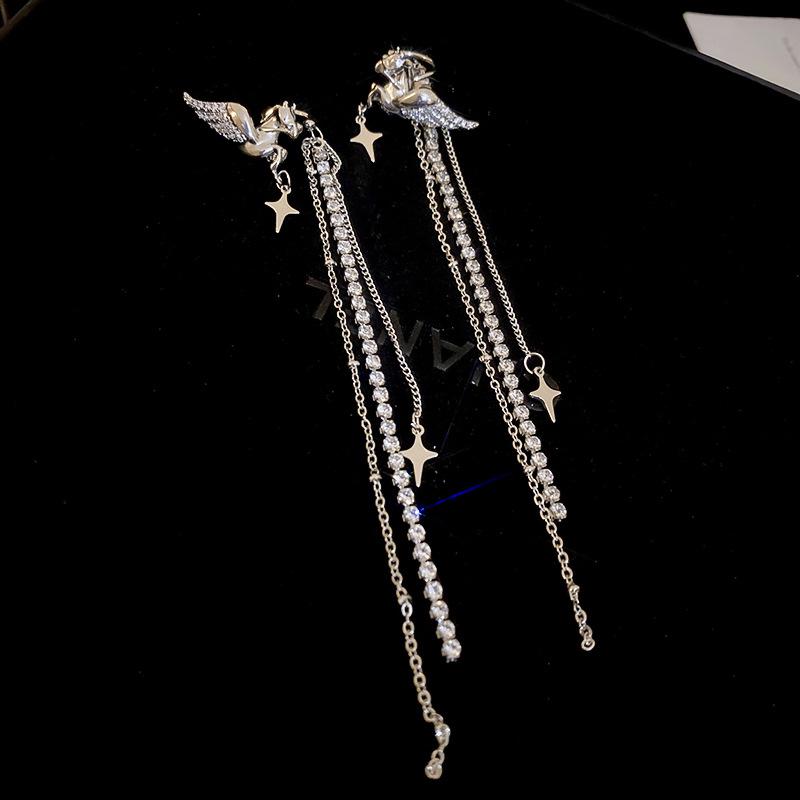 

Metal Rhinestone Pegasus Star Tassel Ear Clips - Elegant High-End Earrings for Women