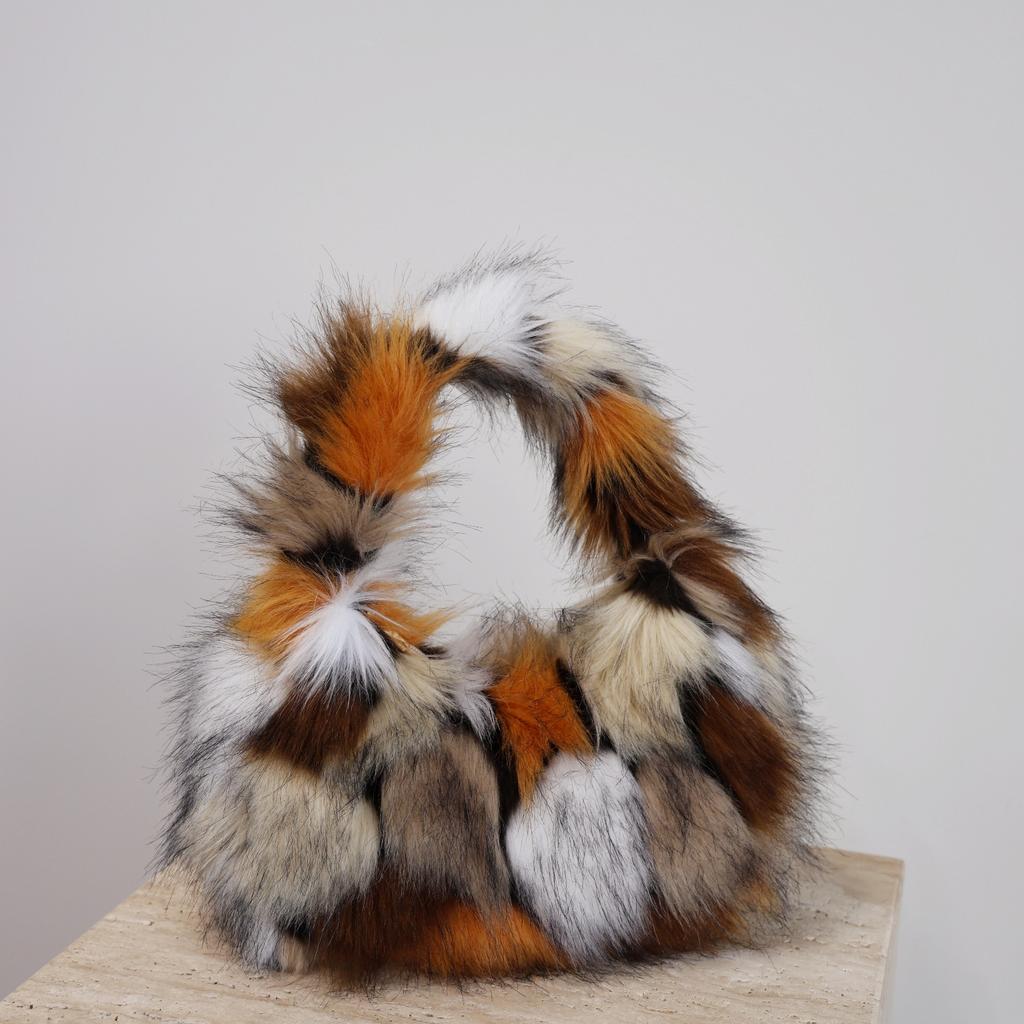 Fluffy Purses for Women Cute Fuzzy Tote Handbag Plush Y2K Hobo Shoulder Bag Faux Fur Clutch Bag Fuzzy Women's Plush Purse Underarm Handbag Hobo Tote