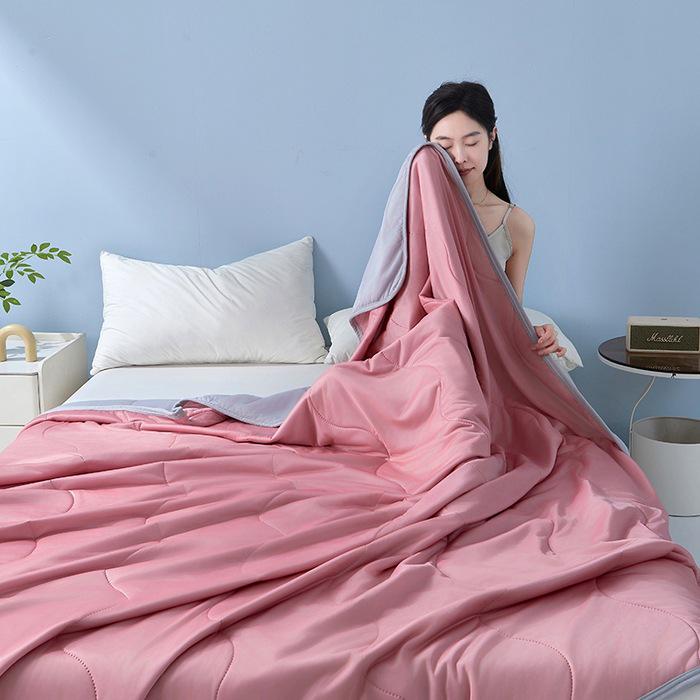 Cool Silk Summer Quilt: Air Conditioning-Ready, Ice Silk, Machine Washable, Solid Color Throw Blanket
