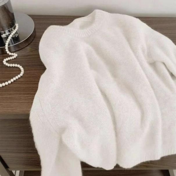 

Milk fufu soft waxy solid color versatile crew neck sweater women s autumn and winter thick lazy wind loose inside knitted sweater top one size fits all білий