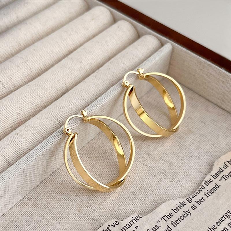 Silver needle hurtling sister-in-law earrings female niche design high-end temperament earrings light luxury pearl earrings