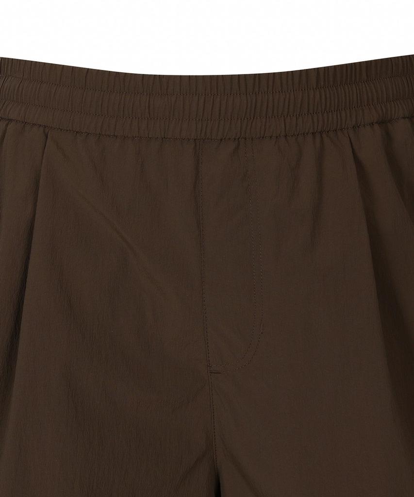 DISCOVERY EXPEDITION Uni Freshvent Lightweight Woven Training Cargo Knee-Length Shorts (Brown)