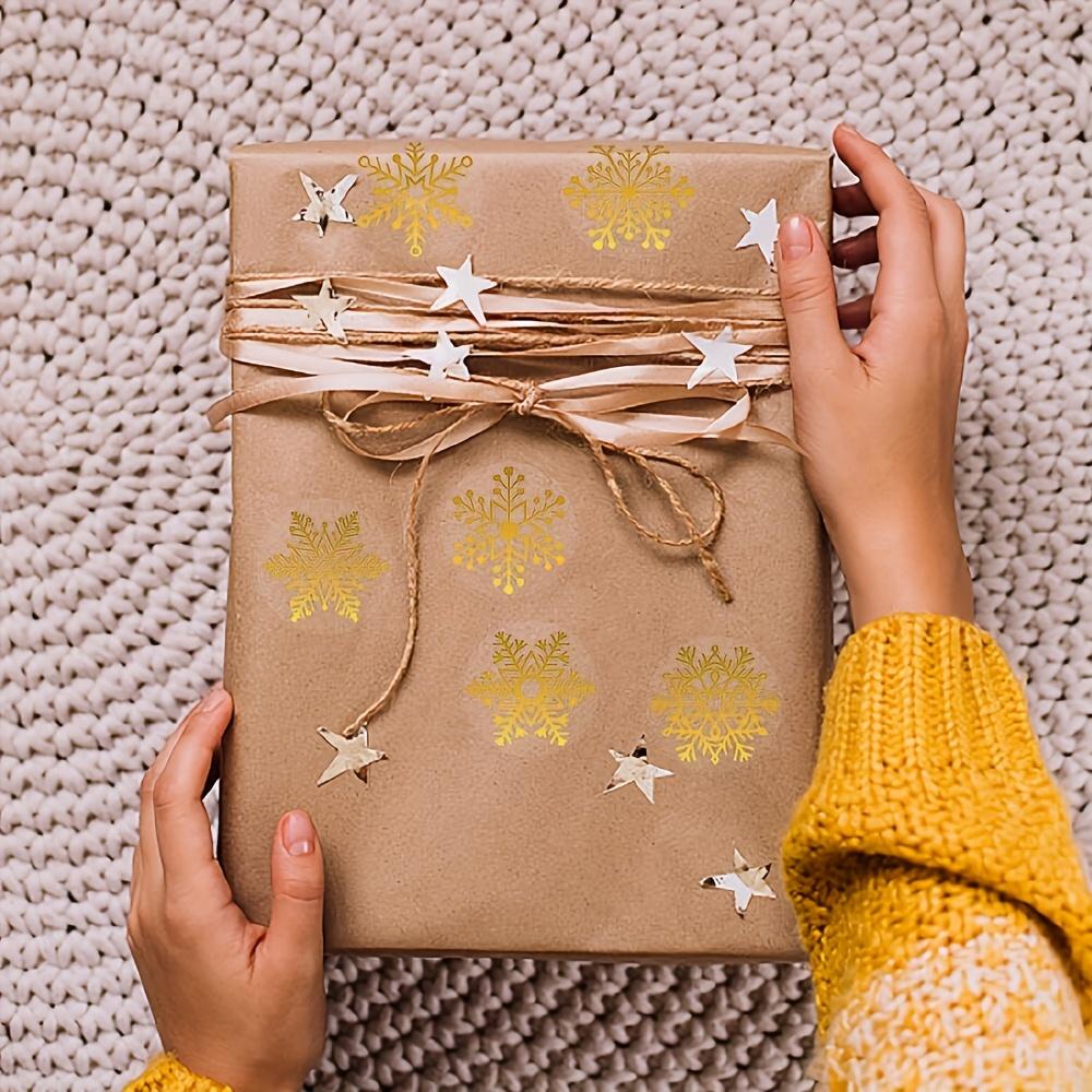 500/1000pcs Golden Snowflake Stickers Shiny Transparent PVC Round Decor Sticker Roll for Christmas Gift Wrapping Festive Essenti