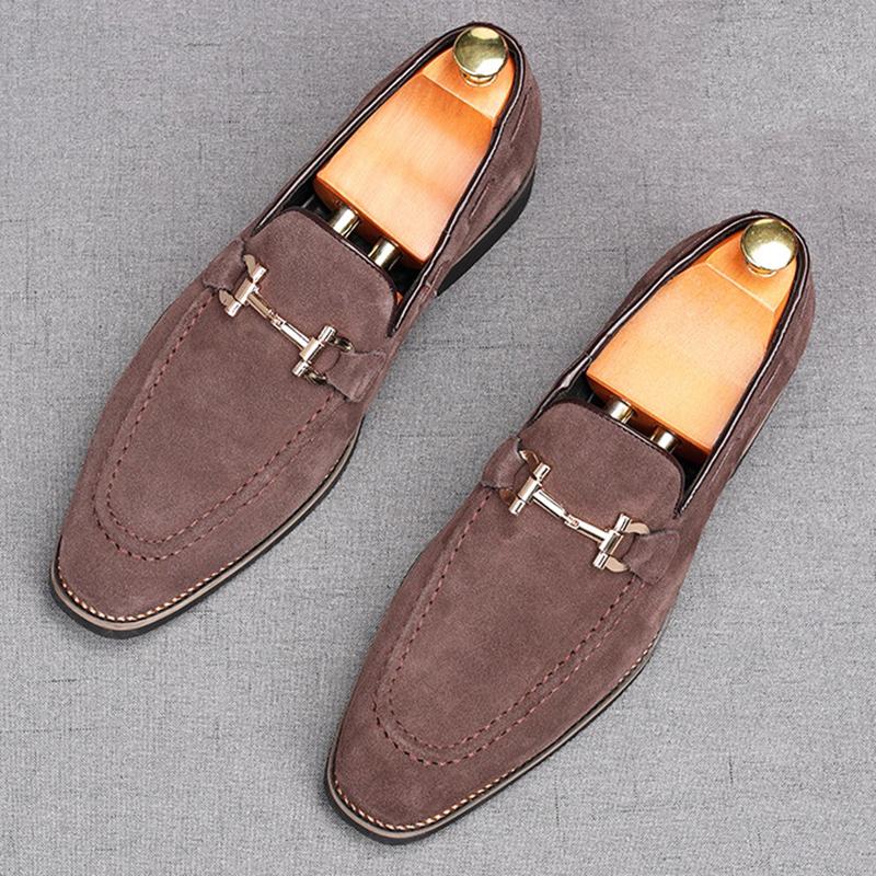 Fashion New Men's Cow Suede Leather Slip On Shoes Male Designer Metal Button Loafers Wdding Prom Homecoming Footwear Zapatos Hombre