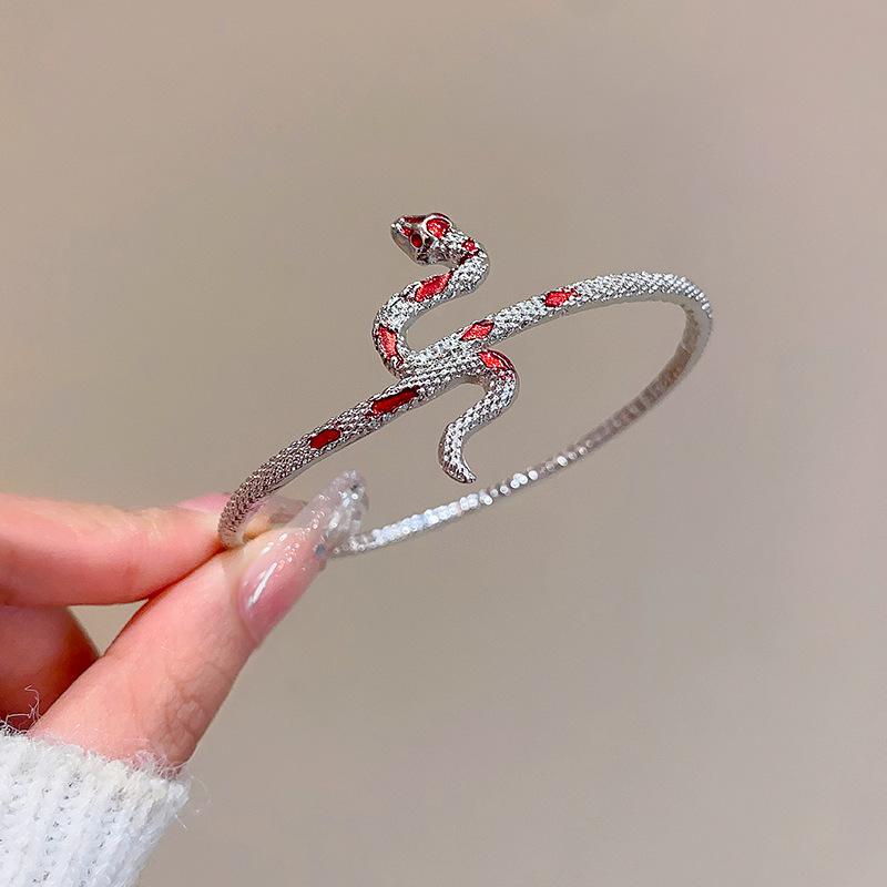Браслет-змея нейтральный стиль универсальный браслет год рождения темперамент рука