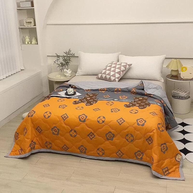 

Washable Printed Summer Quilt Gift Set