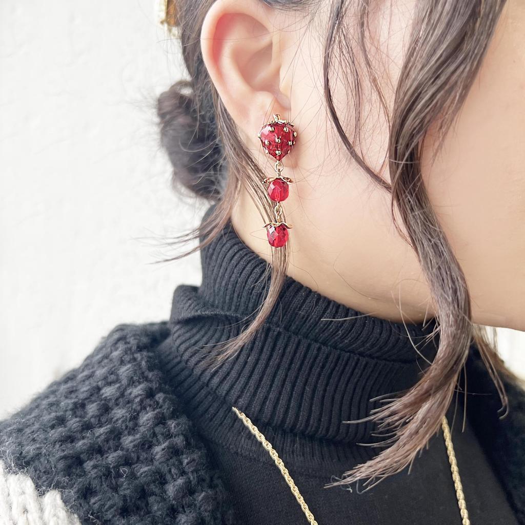 Anna Sui Strawberry Motif Swing Earrings SAMA1489 XR