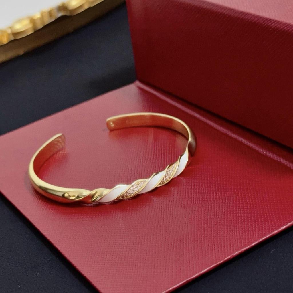 Open Rotating Bracelet of High Quality V Micro Inlaid Craftsmanship 18K Gold Plating Material Unisex Gift for Girlfriend