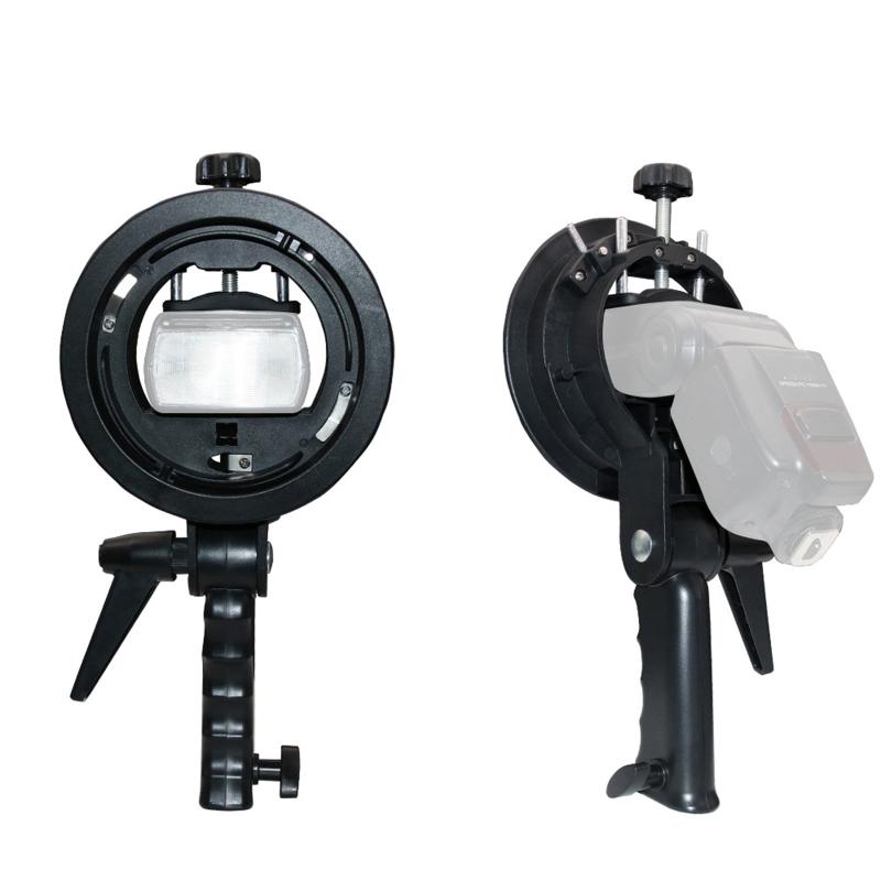Universal Flash Bracket Mount Adapter with Hand Grip Adjustable for Speedlite Snoots Flash Softbox Photography Umbrella