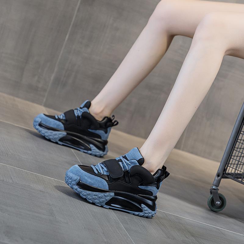 2024 Herbst und Winter Neue Damenschuhe Studentin Koreanischer Stil Dicke Sohle Vielseitige High-Top-Schuhe Lässige Mode-Sneakers