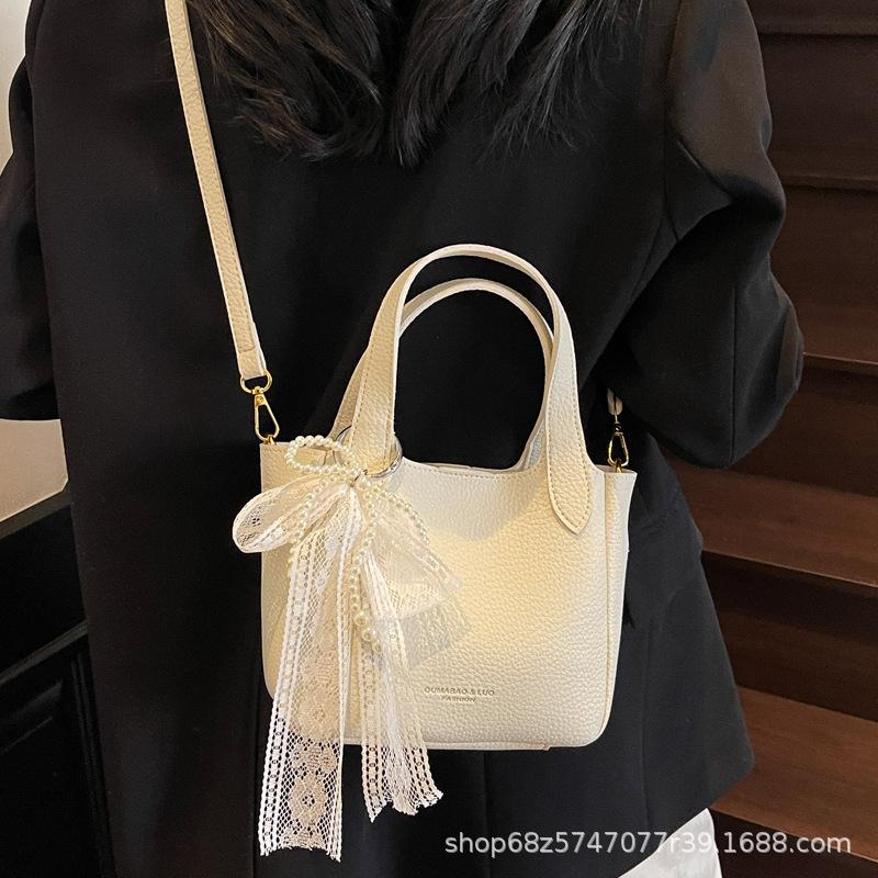 Summer Super Hot Bag Women 2025 New Fashion Versatile Messenger Bag Popular High-end Niche Portable Bucket Bag