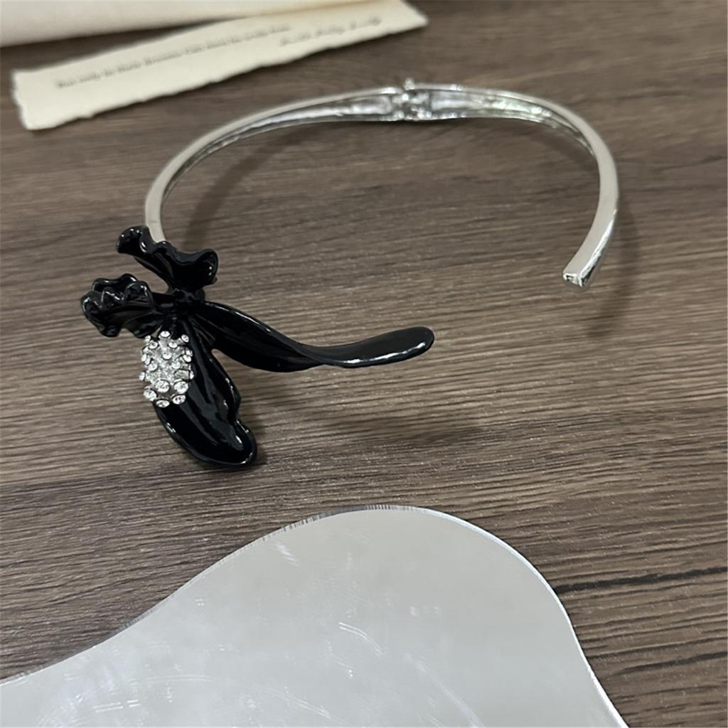 Tooxika Heavy Duty Vintage Metal Enamel Warbler Tail Flower Open Collar Fashion High Sense Choker Collarbone Chain