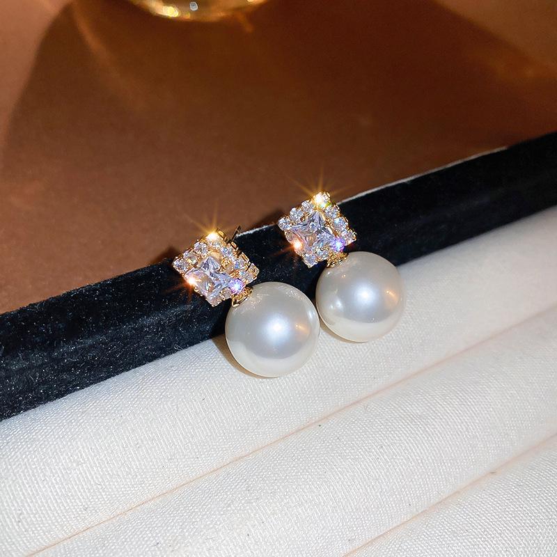 Elegant French Retro Floral Pearl Earrings - Geometric, Versatile, High-End Design for Women