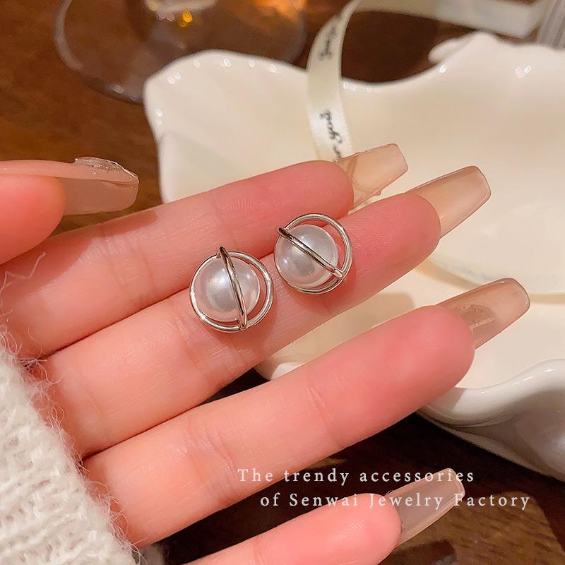 

Retro French circle pearl stud earrings women s unique simple niche design earrings silver needle new earrings