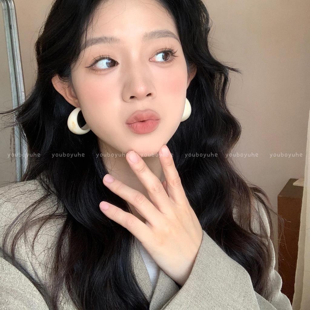 Maillard Retro Amber C-Shaped Earrings: Unique, Niche Design for Women, Perfect for Autumn.