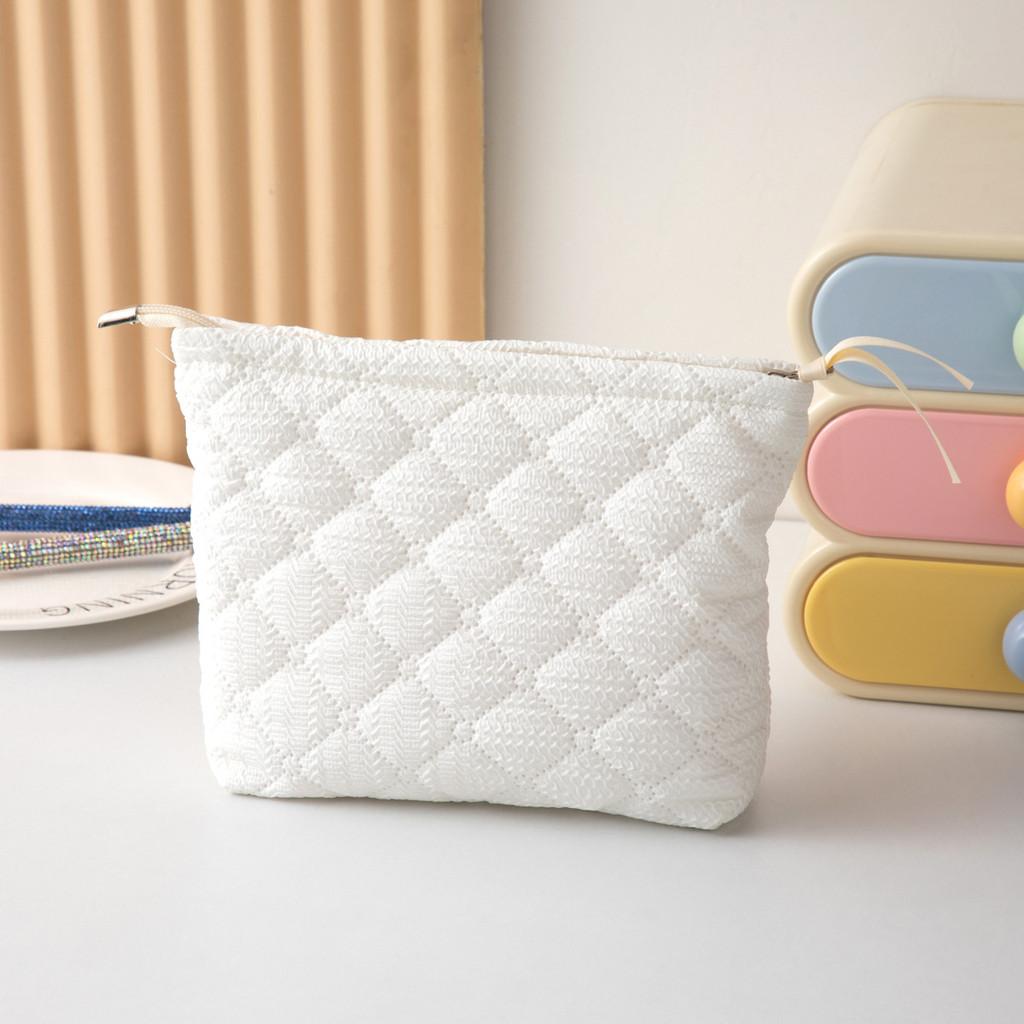 Polyester Travel Makeup Bag With Large Capacity And Zipper Closure For Women