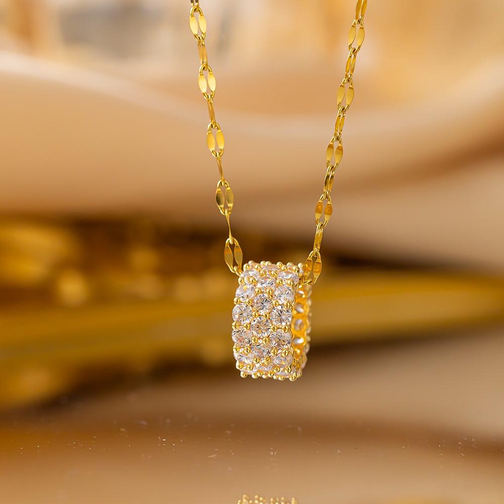 Elegant Luxury Full Zircon Copper Micro Inlaid Necklace Women Simple Exquisite Collarbone Chain Necklace