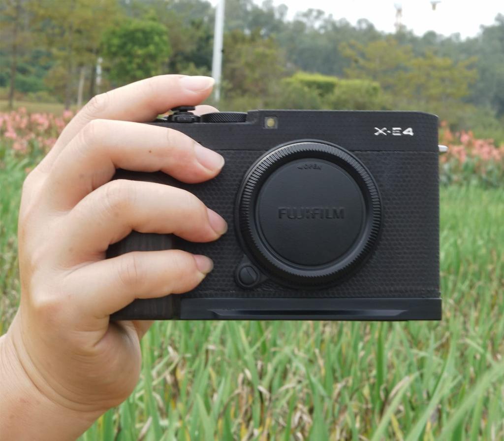 WEPOTO Noble Wood and Metal Hand Grip for Fujifilm X-E4 (GP-XE4-B)