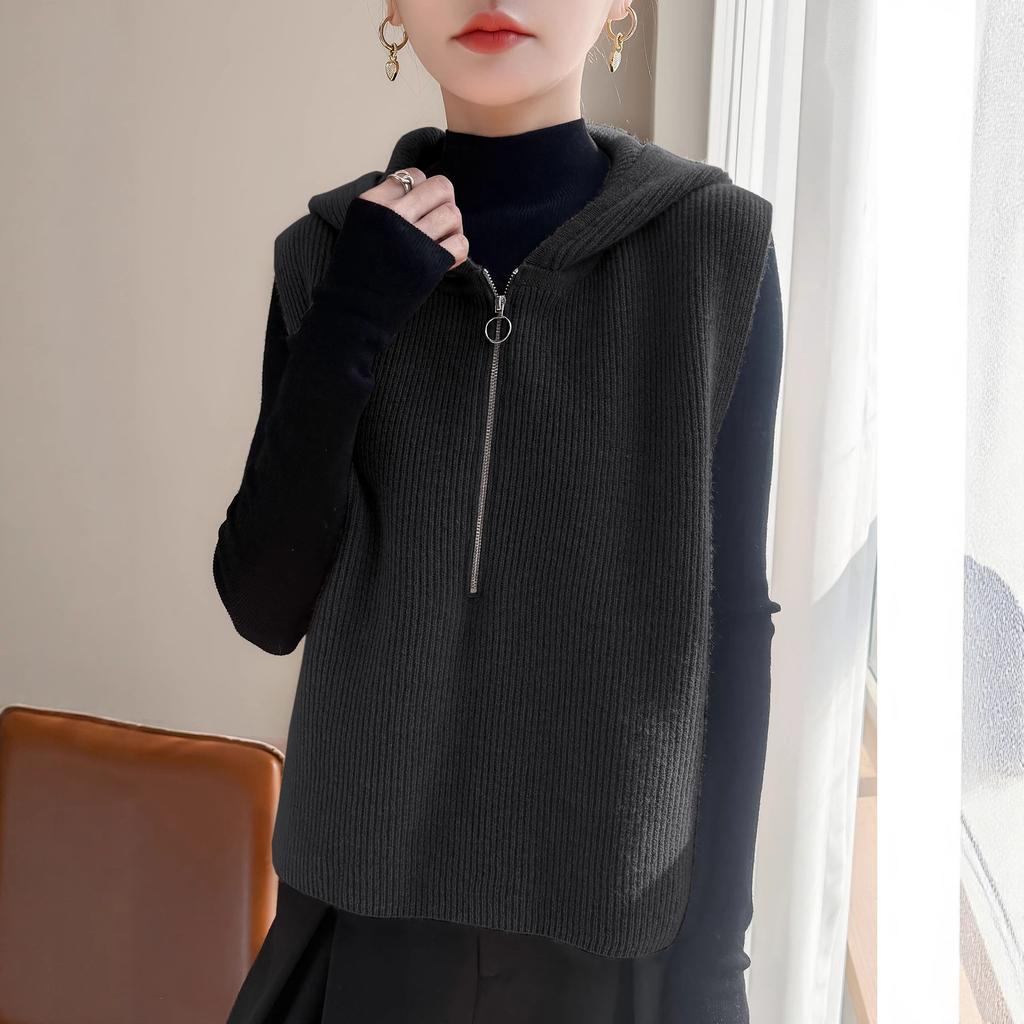 Zippered Hooded Jacket with Multiple Pockets. New Style for Autumn and Winter. Layered Design. Casual and Suitable for Commuting.