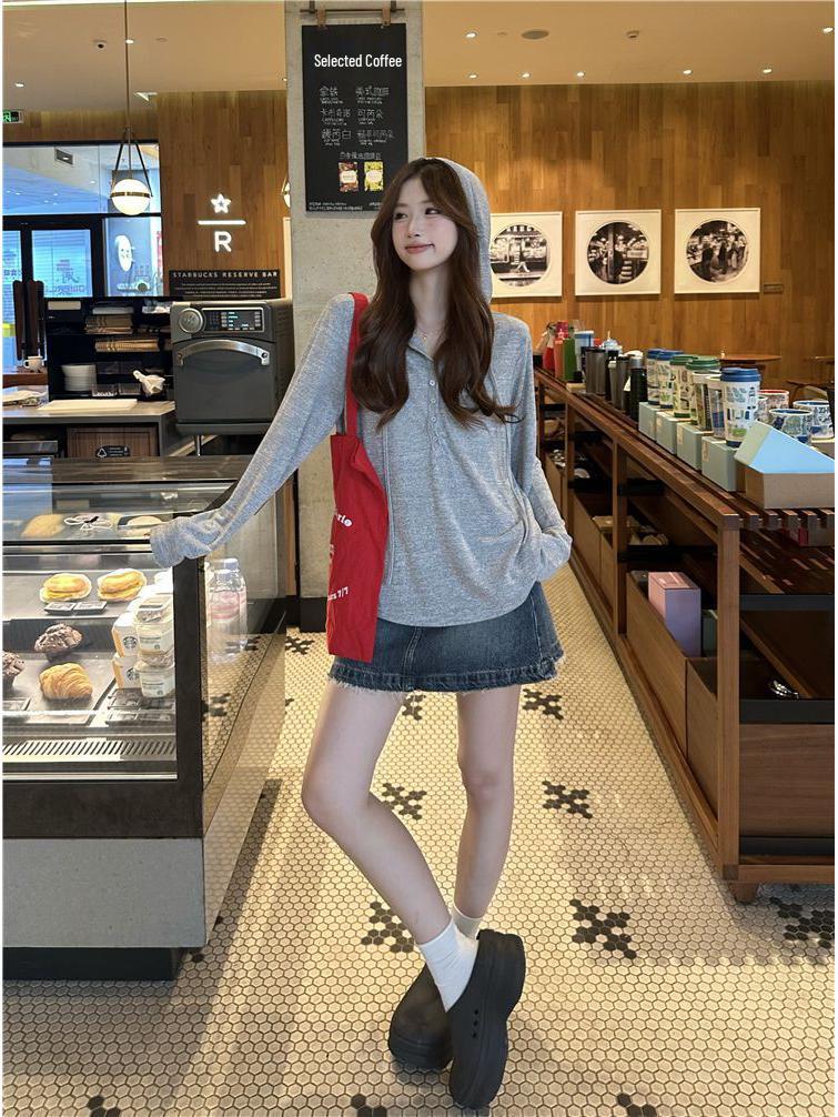 Korean-Style V-Neck Hooded T-Shirt for Women - Casual Loose Fit, Half-Buttoned, Early Autumn Top