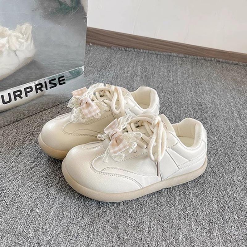 

Cute bear board shoes women s new autumn versatile puffs casual little white shoes retro thick sole 35