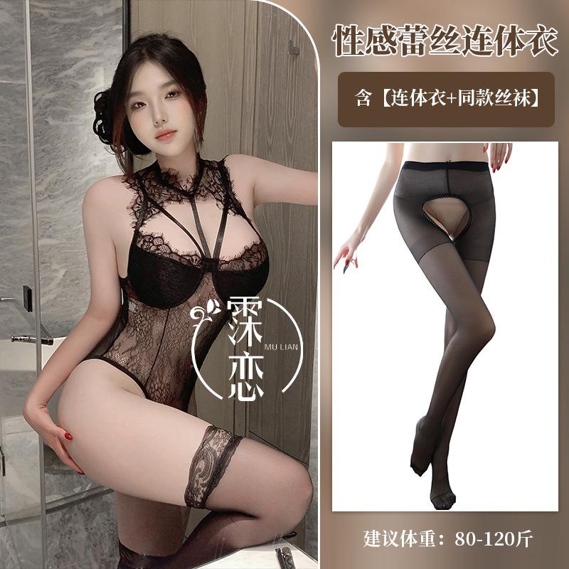 Fun underwear, small breasts, big one-piece suspenders, neck-hanging bed, passionate and hot, no uniform temptation