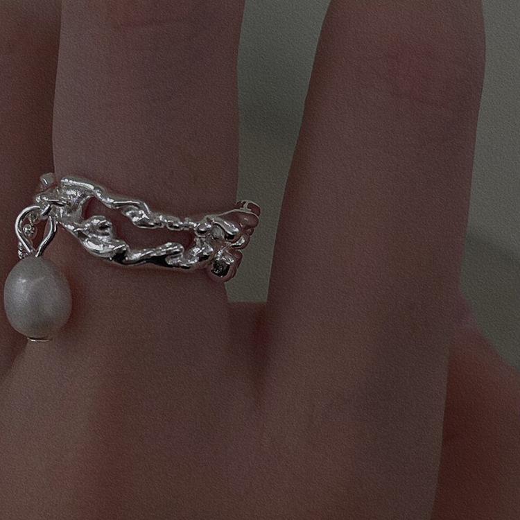 Lightweight Copper Fashionable Ring With Sophisticated Pearl Accents And Geometric Style