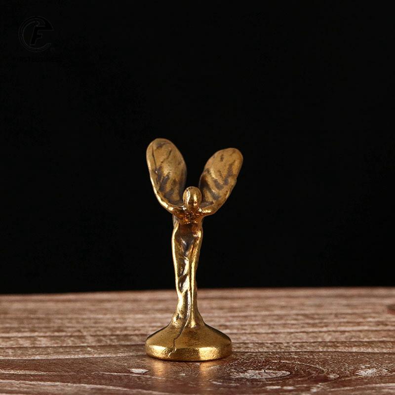 Copper Trophy Figurines Hand with Erect Middle Finger Up Statue Punk Style Vintage Brass Hand Mini Ornaments Office Decoration