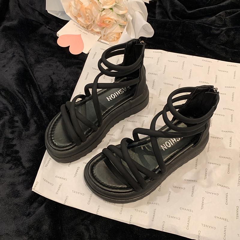 

Женские летние сандалии на платформе 2025 новая мода универсальный дизайн нишевый темперамент туфли на одной перемычке 40 чёрный
