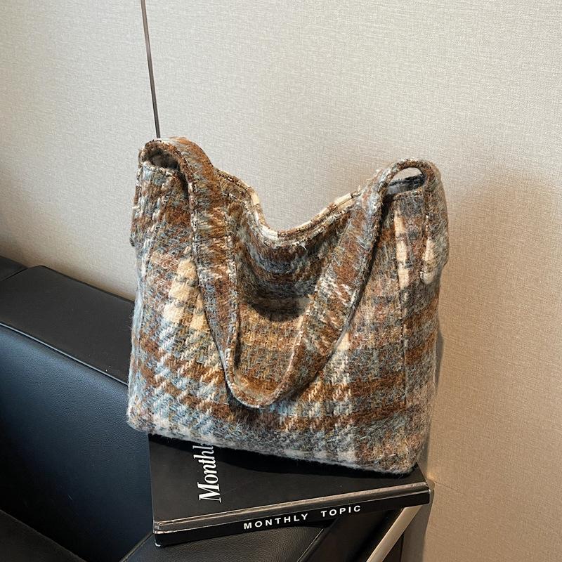 Autumn and Winter Fashion Plaid Tote Bag Women's New High-end Sense Large-capacity Shoulder Bag Commuter Bag