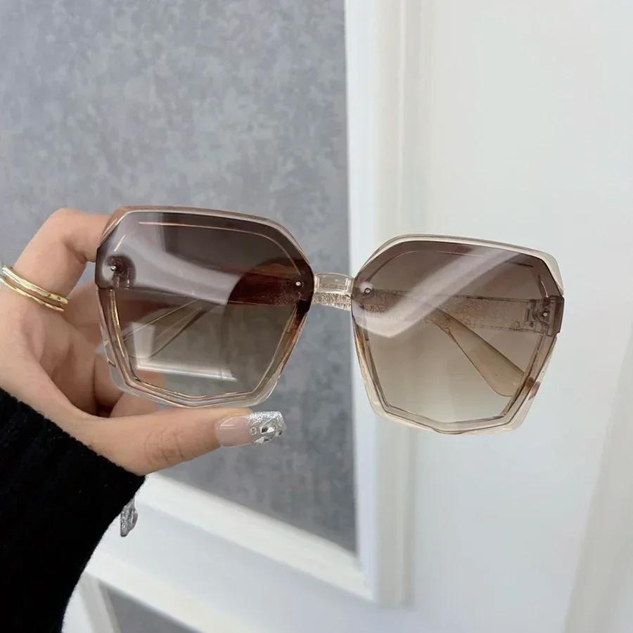 Retro Square Sunglasses Women Fashion Plastic Frame Vintage Sun Glasses Men Stylish Oversized Eyewear