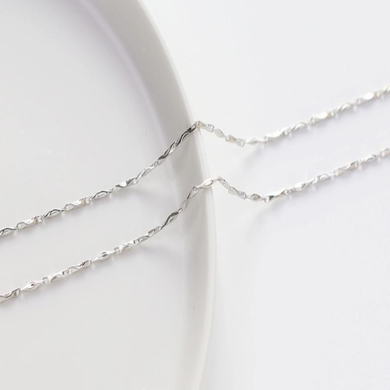 Unisex Bamboo Section Clavicle Chain in White Gold