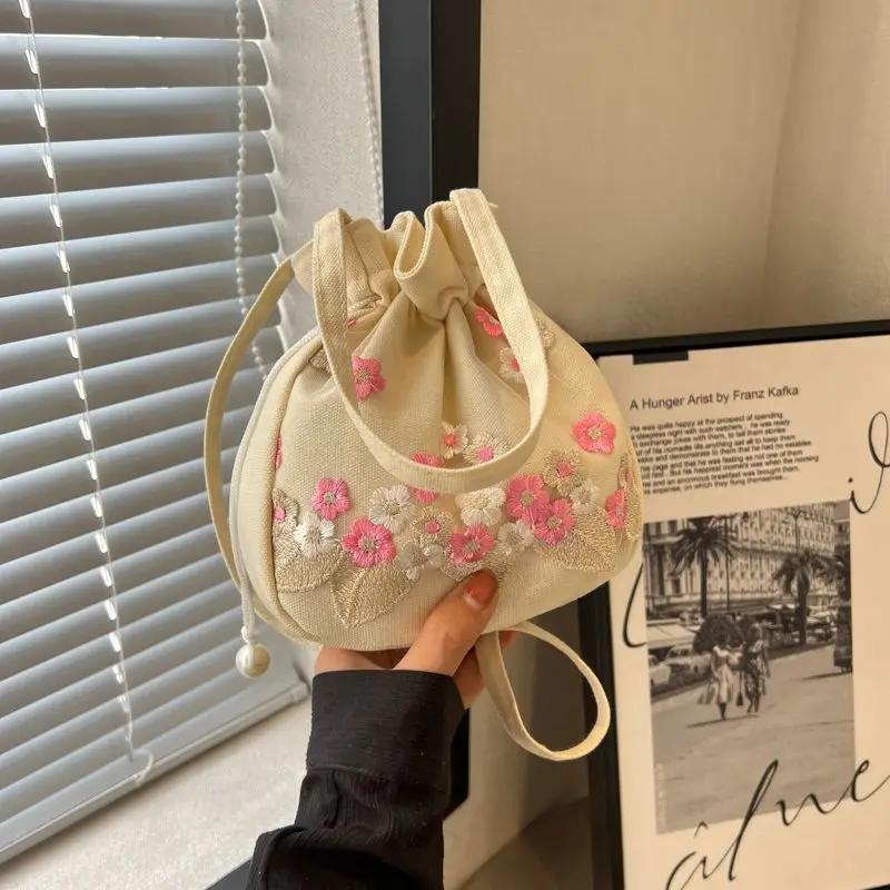 

Fashion Small Shoulder Bags Women Drawstring Straw Beach Bags Flower Embroidery Bags Ladies Lace Crossbody Handbags for Travel розы красного