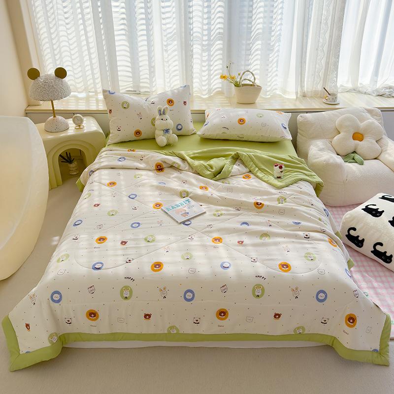 Ultra-Soft Summer Cooling Quilt - Lightweight, Breathable & Skin-Friendly with Embossed Floral Print Design for All Seasons - Perfect for Bedroom