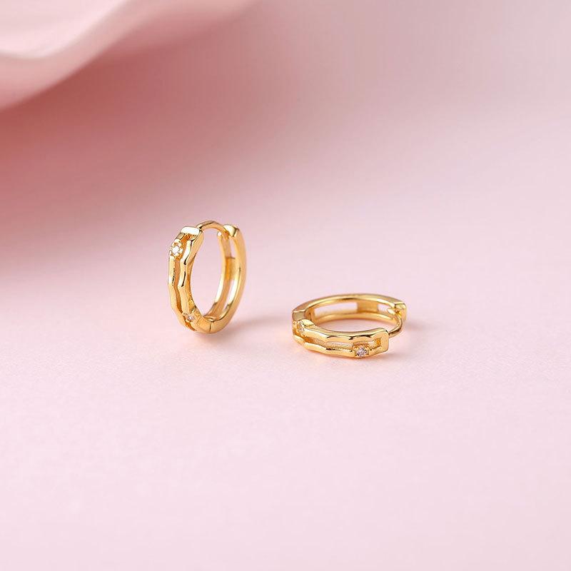 Wave Hollow Ear Buckles Are Simple and Simple In Design, Cute and Playful Street Shooting Earrings Personalized Trend