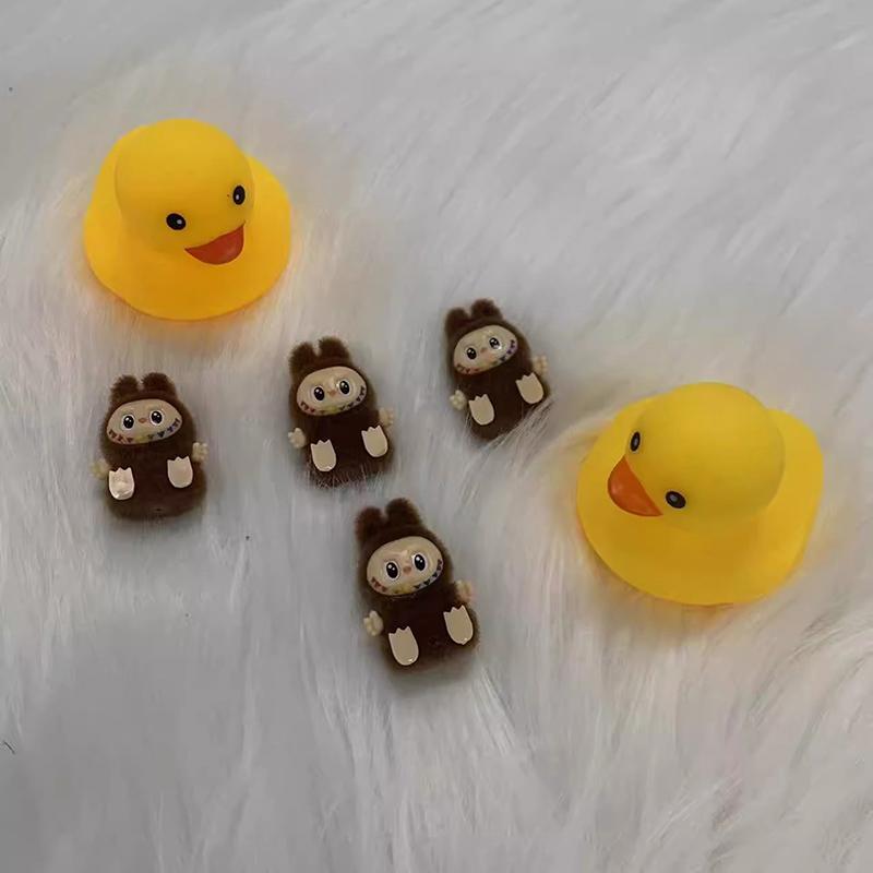 1 Stück Mini Labubu Sitzende Haltung Puppe Actionfigur Modell Desktop Ornament