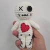 Verschiedene Farben Handgemachte Thailändische Voodoo-Puppe Einzigartiges Gruseliges Horror-Party-Ornament Hexerei Scherz-Requisiten für Halloween Weihnachtsdekoration