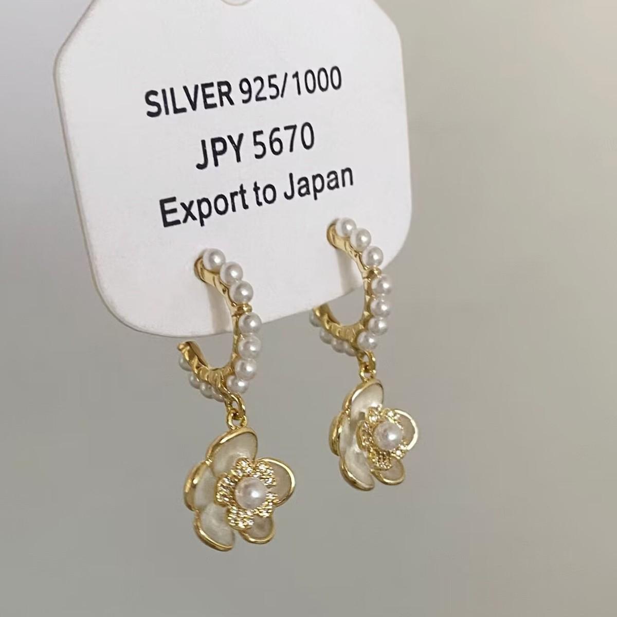 French Camellia Pearl C-shaped Stud Earrings - Elegant, Light Luxury, Versatile Ear Accessories